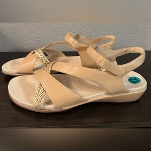 Easy Spirit Beige Hart Strapped Sandals. New Size 12.